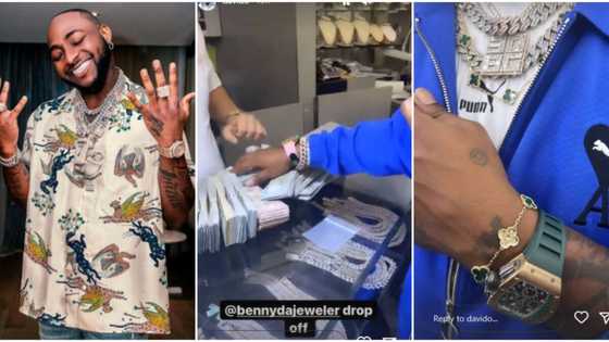 "The money is unlimited": Davido brags as 'oyinbo' jeweller hails him for paying cash for new accessories
