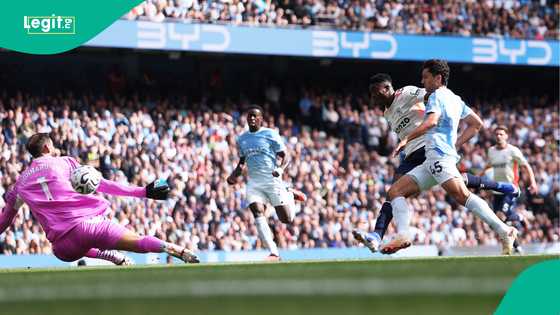 Taiwo Awoniyi produces poor miss to give Coventry lead vs Manchester City