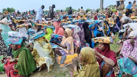 Gwamna Zulum ya kai ziyara garin Baga, ya ba talakawa sama da 4000 tallafin kudi