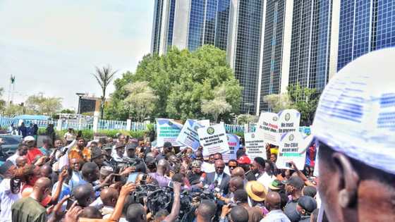 Streams of Supporters Storm CBN, Back Emefiele, Buhari Over Naira Redesign Policy