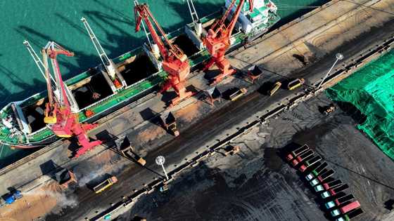 Asian stocks wobble as US inflation fails to ease trade worries