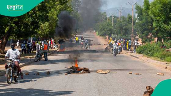 Zaben Kamaru: Matasa sun barke da zanga zanga, an yi arangama da 'yan sanda