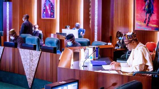 Hotuna: Buhari yana ganawar sirri da gwamnoni da shugabannin tsaro