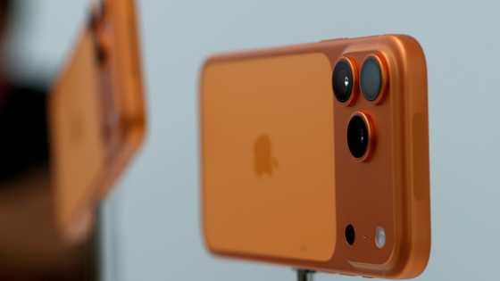 Asia markets mostly up on heels of Apple, Amazon earnings