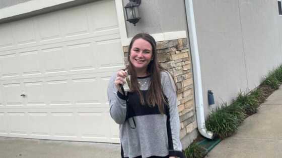 Lady who lived in a trailer finally buys her own house, celebrates win with adorable photo, many react