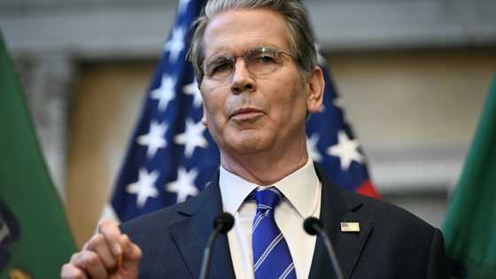 Asia stocks rise as traders weigh China-US row, rate cut hopes