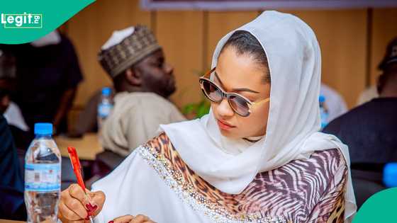 Yadda Sanata Natasha ta sauke wa jami'an NIS ruwan 'masifa' a filin jirgin sama a Abuja
