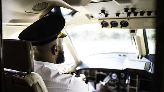 On my first flight as captain, a passenger choked—then I faced a truth I couldn’t escape