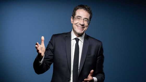 Tout sur le journaliste Darius Rochebin: femme, famille, salaire