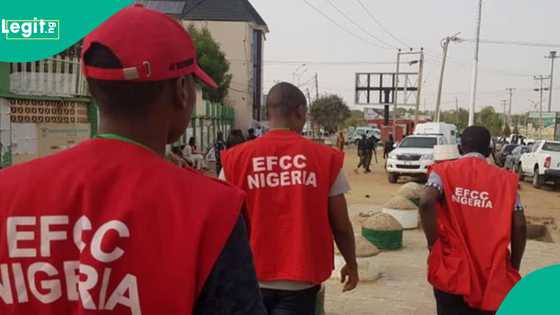 Jami'an EFCC sun faɗa tarkon da ba su yi tsammani ba, an yi masu ruwan wuta
