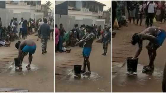 Karancin Naira: Matashi Ya Je Banki Da Ruwa a Bokiti, Ya Yi Wanka Yayin da Mutane Ke Kallonsa a Bidiyo