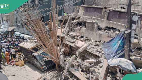 BREAKING: Tragedy as many people trapped at new Lagos luilding collapse, video emerges