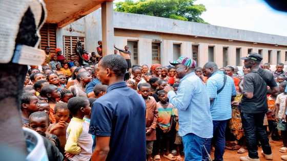 In the spirit of Sallah, governor storms Benue IDPs, meets with kinsmen