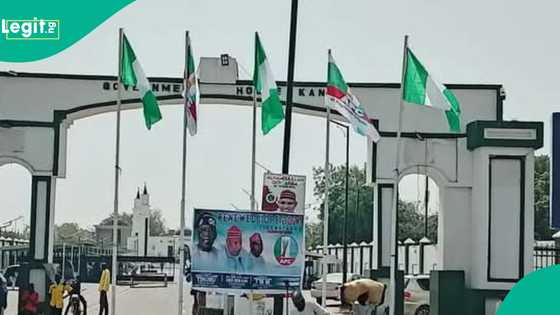 An kawata gidan Gwamnatin Kano da tutocin jam'iyyar APC, hotuna sun bayyana