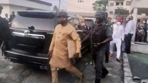Bidiyon Yadda 'Yan Sanda Suka Tisa Ƙeyar Ɗan Takarar Gwamna Na PDP Da Wike Ya Ayyana Nemansa Ruwa a Jallo