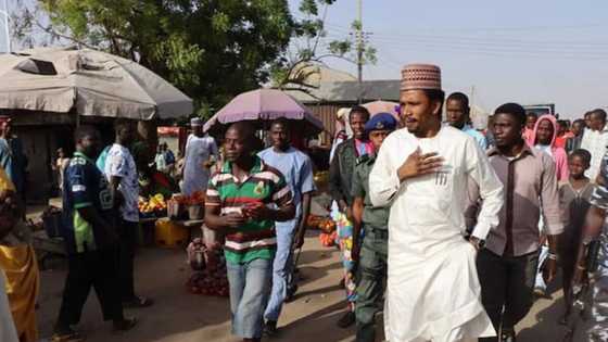 'Yan daba dauke da makamai sun tare Sanatan APC, sun bukaci N2m a take