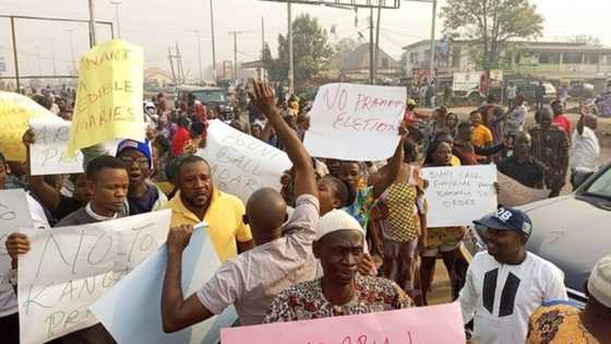 Da Dumi-Dumi: Yan bindiga sun kai hari Sakatariyar APC yayin da mamabobi ke zanga-zanga a Ekiti