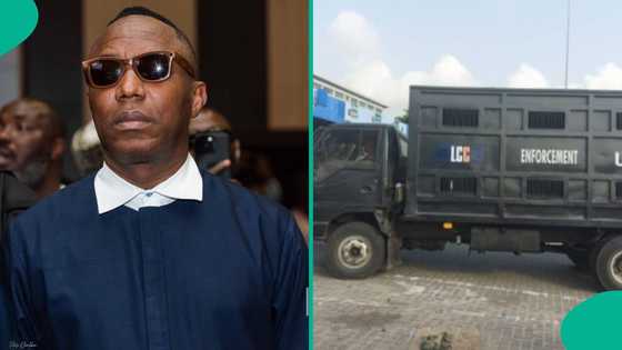 Breaking: Tension as Sowore refuses to enter Black Maria after court orders his detention, video emerges