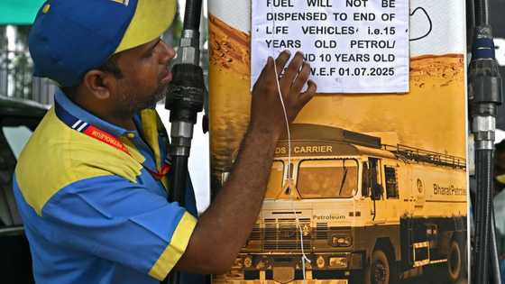 Indian capital bans fuel for old cars in anti-pollution bid
