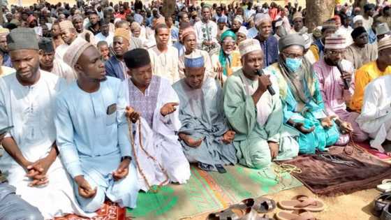 Hotunan yadda jama'ar Zaria suka yi wa 'yan bindiga sallar Al-Qunuti