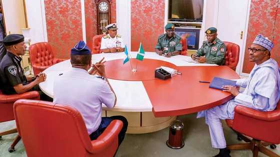 Rashin tsaro: Kungiyoyi 23 sun ce Allan-barin sai an tsige Buratai, duka Hafsun Soji