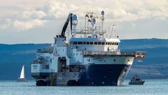 New rescue ship lets off migrants in Italy as others wait