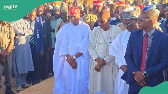 Yadda aiki ya hana gwamnan Jigawa halartar jana'izar mahaifiyarsa