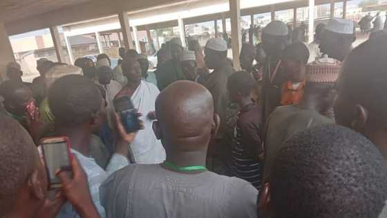 Dirama yayin da wani Mutumi ya fara gudanar da aikin Hajji a Sansanin Alhazai na Kano, Hotonsa ya ja hankali