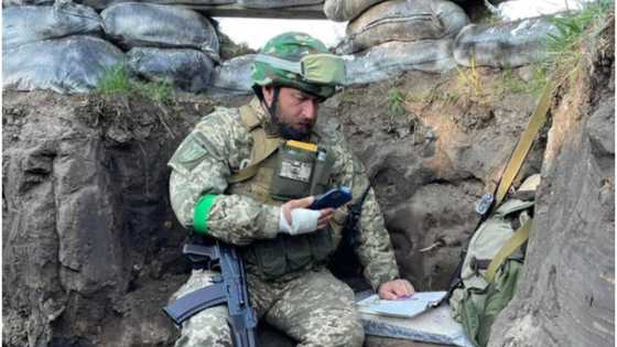 Fedir Shandor: Meet Ukrainian professor who gives virtual lecture from battleground
