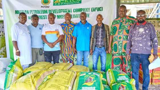 Elcrest on Behalf of OML 40 JV Donates Relief Items to Gbetiokun Communities in Delta State
