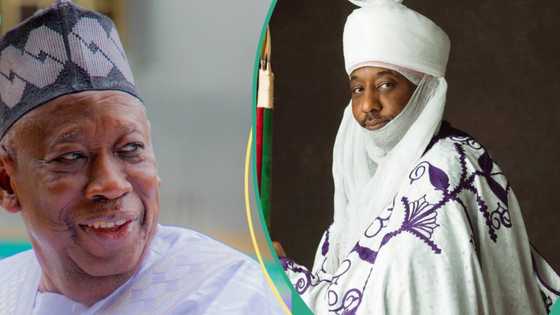Bidiyon lokacin da Ganguje yake shaguɓe ga Muhammadu Sanusi II bayan tube shi