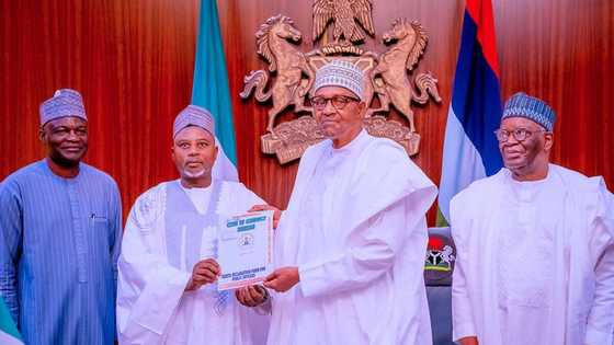 Buhari Ya Bayyana Kadarorinsa, Ya Ce Babu Wanda Zai Tsira a Mukarrabansa Bai Bayyana Nashi Ba