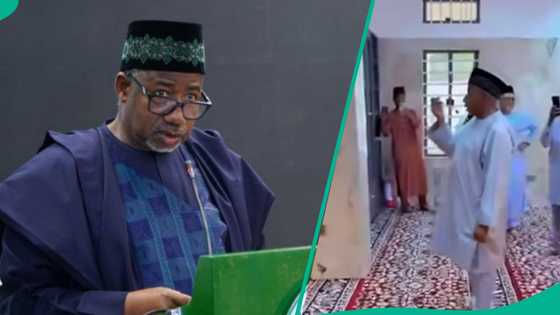 Gwamna ya yi aikin ladan na kiran sallah a masallaci, an ga bidiyon abin da ya faru