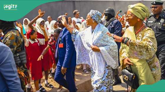 Matar Tinubu ta ba da mamaki a Kwara, ta fita a mota ta tattauna da dalibai