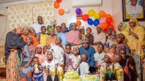 Hotunan dan majalisa Alhassan Ado-Doguwa da matansa 4 tare da 'ya'ya 27