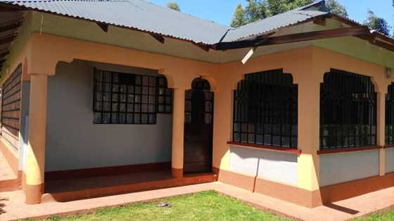 Woman who lived in mud house surprises everyone as she builds stunning home for parents, shares adorable photos