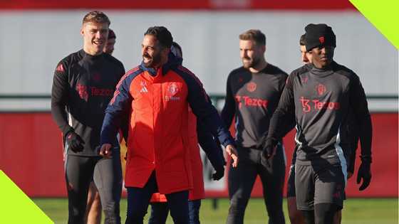 Ruben Amorim playfully slaps 3 Man United players as he tries to build team morale