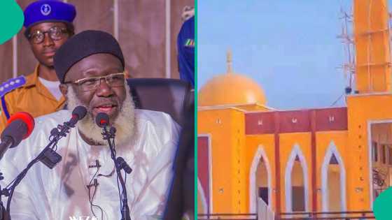 Sheikh Guruntum ya gina katafaren masallaci, jama'a sun cika wajen bude shi