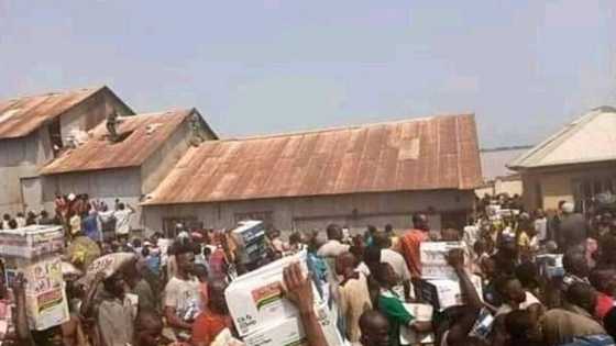 Hotunan matasa suna wawushe tallafin korona a Kogi