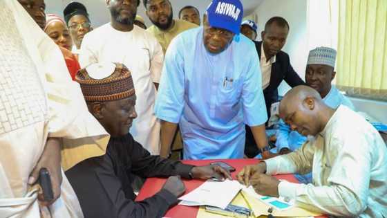 Shirin 2023: Tinubu ya samu 'delegate' 370, ya mika fom dinsa na takarar gaje Buhari