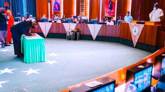 Hotuna: Buhari ya jagoranci taron FEC na farko a 2021, ya rantsar da sabbin kwamishinoni hudu