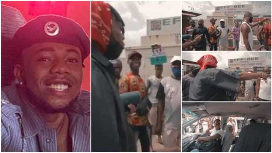 Young man goes to bus park in Port Harcourt, raps sweet song, entertains passengers