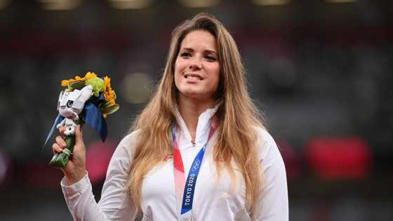 Lady auctions silver medal she won at Olympics so she can pay for baby's hospital bill