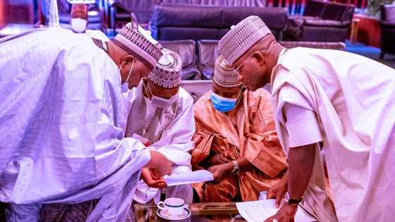 2023: Oshiomhole da Tinubu sunyi waje, yayin da ‘Yan gidan Buhari suka karbe APC