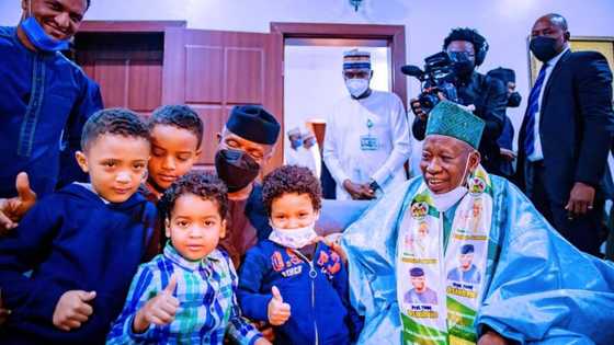 Yadda zuwan Osinbajo Kano ta’aziyya da shiga masallaci da takalmi ya bar baya da kura