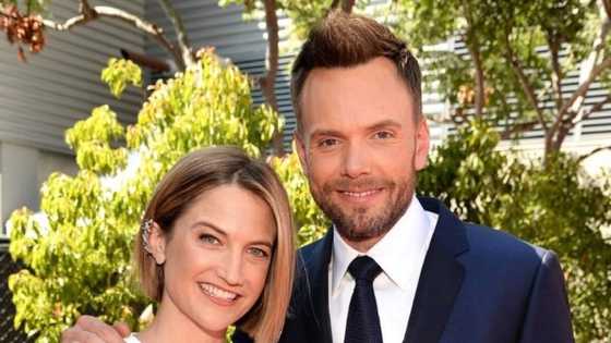 Joel McHale's wife: Interesting facts about Sarah Williams