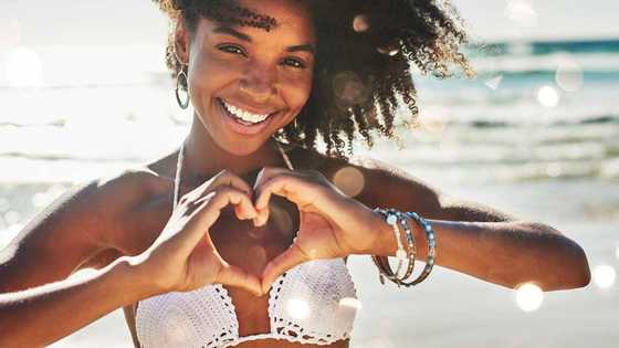 How to know if a girl loves you? Check these biggest signs that she is in love with you