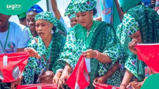 An soki yadda mata suka 'yi rashin kunya' suka fito da dan kamfai a taron APC a Kano