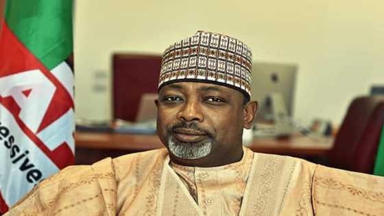 Muhimman Abubuwa 5 Da Ya Kamata Ku Sani Game Da Sabon Shugaban Riko Na Jam'iyyar APC
