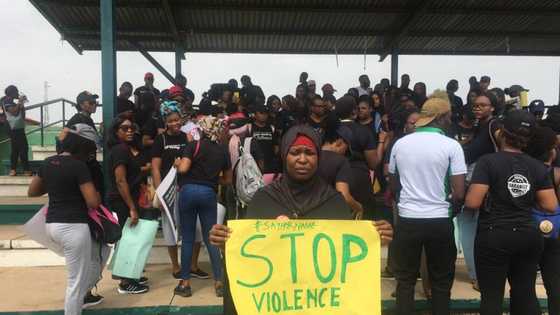 Nigerians protest against alleged police brutality against women (photos/video)